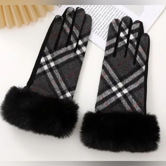 Womens Plaid Black Faux Fur cuff gloves New with Tag - Picture 2 of 5